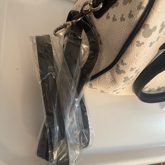 Disney medium size purse - Picture 8 of 9